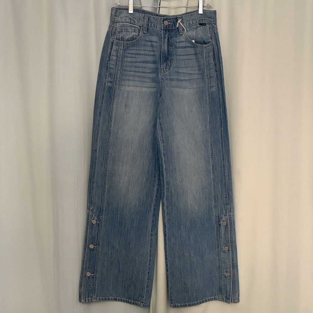 NWT Cello Women’s Wide Leg High Rise Button-Trim Light Blue Jeans, size 7